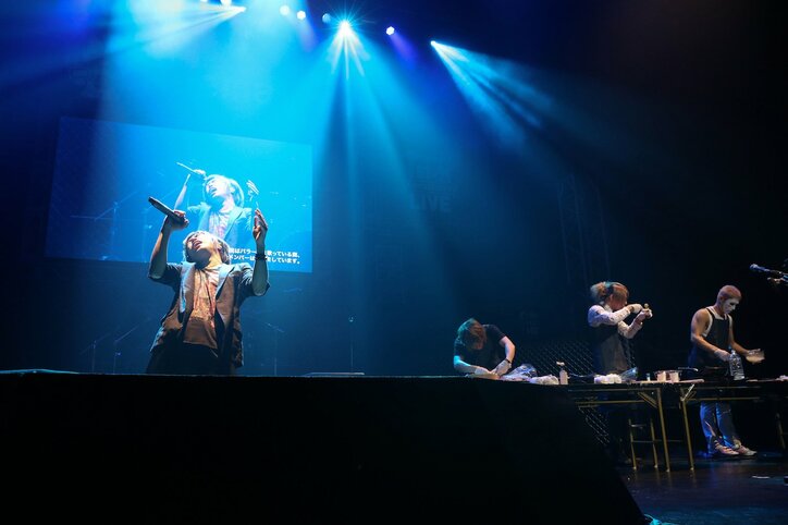 ゴールデンボンバー、笑撃必至のパフォーマンス　AbemaTV1周年記念で独占生中継