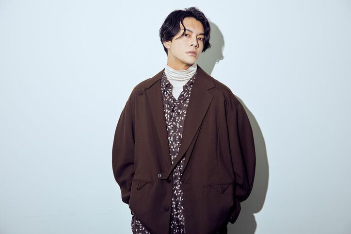 ジュウオウイーグル・中尾暢樹、無精ひげ&タトゥーのアブナイ男性役でAKB48・篠崎彩奈とラブシーンに挑戦「新しい一面を出せた」
