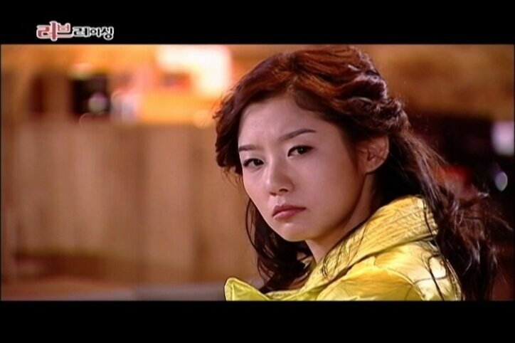 ソン・ジュンギデビュー作！美しきレースクイーンたちによる異色のセクシーラブコメ『ラブ・レーシング』