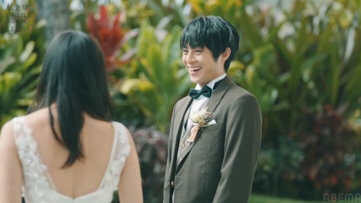 白間美瑠、美谷間チラリな美しすぎるウェディングドレス姿に4歳年上“夫”永田崇人がド緊張！