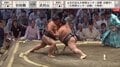 受け止める姿で拍手が起きた!伯桜鵬、171キロの突進に余裕で耐える腰の重さにファン脱帽「19歳とは思えない」