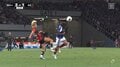 「ミドルキック炸裂」鈴木優磨、強烈腹蹴り→今季初イエローカードにファン物議「ちょっと厳しいな」「開幕戦からお祖母様に怒られる」