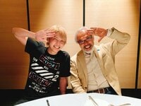手越祐也、“宮崎駿似”の弁護士との2ショットが話題「映画が決まりそうだよww」