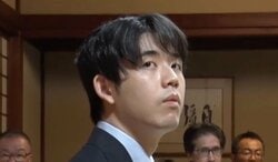 「珍しい光景」藤井聡太王位が検分で見せた挙動に解説棋士も注目「見つからないｗ」「探しものはなんですか」