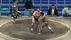 大相撲で戦慄の“倍返し”ビンタが炸裂！ 「熱くなっちゃった」「フラフラ」