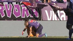 「大丈夫か」「またかよ」広島DFが2試合連続で頭部負傷もプレー続行でファンは心配の声「体張ってくれて...」「危険すぎる」