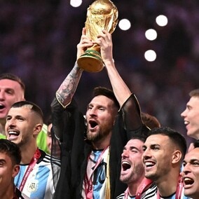 「僕らはやったぞ！」「何度も夢見た」５度目の正直！悲願のW杯制覇達成にメッシが大喜び！ペレらレジェンドから祝福続々【W杯】