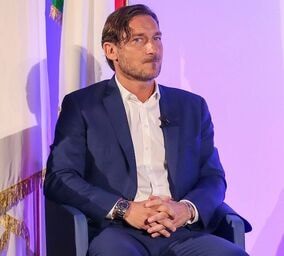 「メッシはマラドーナに及ばない」トッティが白熱する“比較論”に意見！苦境のC・ロナウドには共感「脇に追いやられる気持ちは知っている」【W杯】