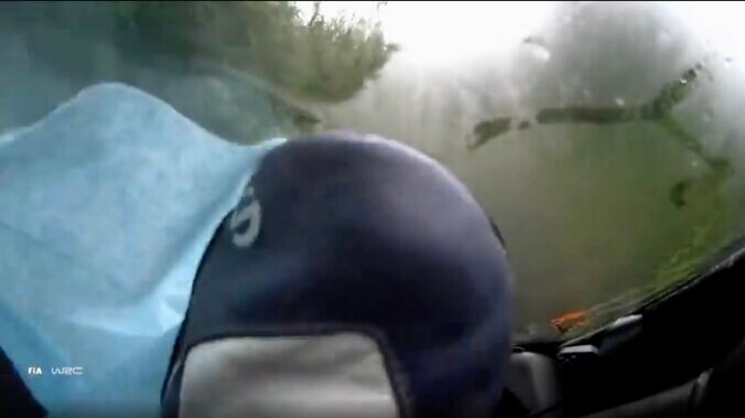 「怖っ！」チョコプラ長田もドン引きした世界ラリーの衝撃光景 視界ゼロ→“助手席の荒技”で対処「そんなことある？」愕然 2枚目