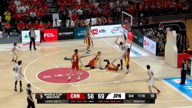 中国選手が大混乱！日本代表PGの“神パス”が脚光「味方同士でぶつかってるやん」「ここしかないコース」【バスケW杯予選】 4枚目