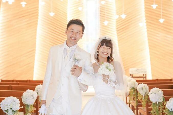  大浦龍宇一、妻・ゆりえとのウェディングフォトを初公開「ディズニーの名シーンを再現」  1枚目