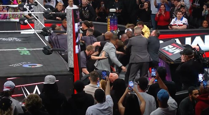 大混乱のリングサイド