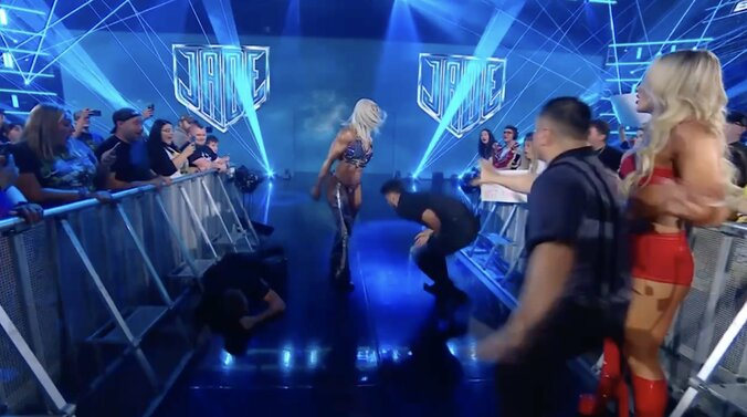 止めに来たセキュリティを蹴り飛ばすジェイド