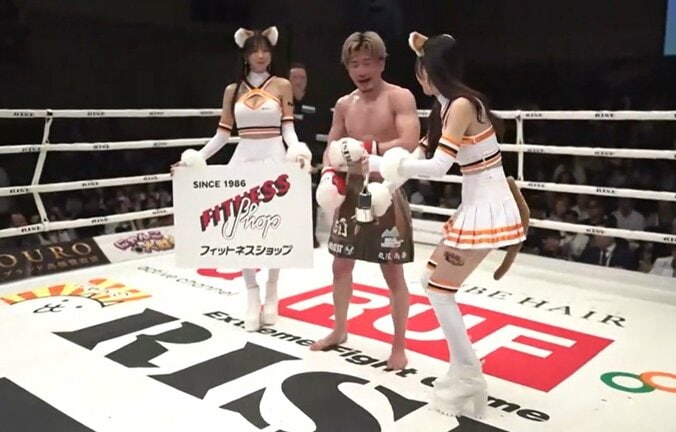 え、固まるラウンドガール