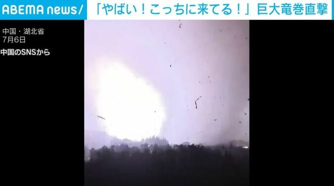 「やばいやばい！こっちに来てる！」接近してくる巨大竜巻…“恐怖の一夜”で人々はパニックに 少なくとも8人死亡 中国 3枚目