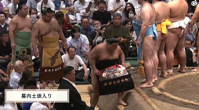 伯桜鵬の化粧まわしに脚光