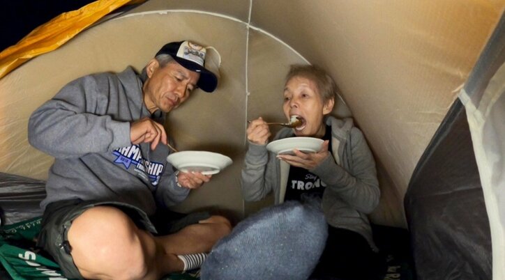 【画像】研ナオコさん、夫婦で屋上キャンプ