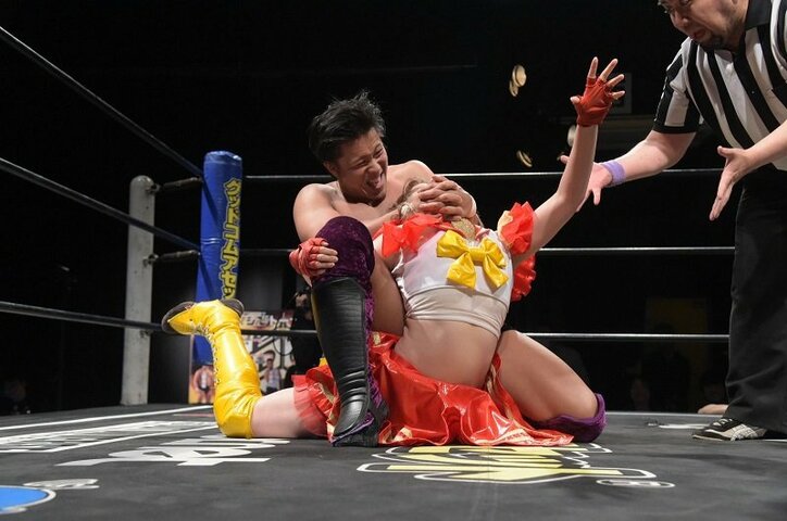 「須藤凜々花みたいにゲスト枠でチヤホヤされたかった」“クビドル”伊藤麻希、男子との試合で壮絶玉砕も涙の“アイドルレスラー宣言”で魂を見せる