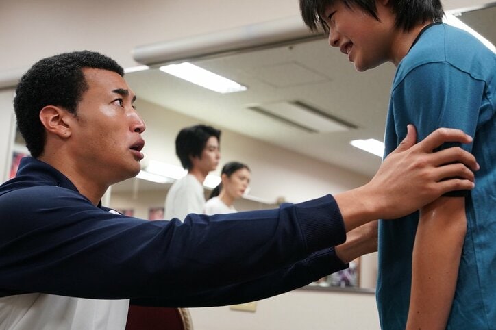 覆面D（関口メンディー）&ハオウ（武知海青）がついに直接対決！「背負いながら生きている僕らは前に進まなければ」同じ傷を負った二人の戦いの結末は？『覆面D』最終話