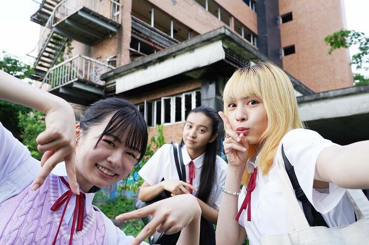 莉子×Hina、映画『牛首村』で初タッグ!『月オオカミ』から2年、違うフィールドで活躍してきた2人の現在地