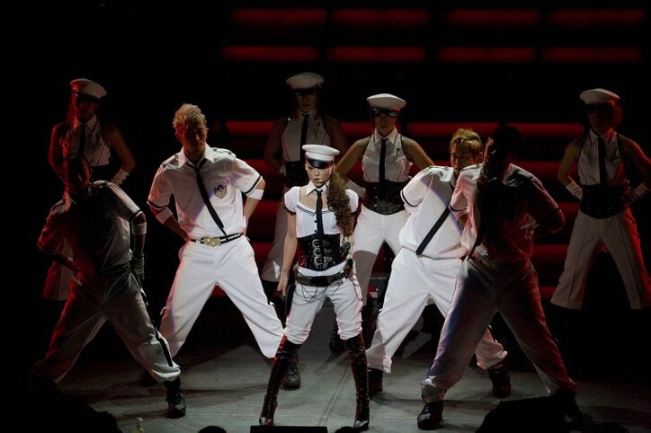 安室奈美恵ファッション総選挙ランキング発表、キャリア25年で最も愛された作品1位は？