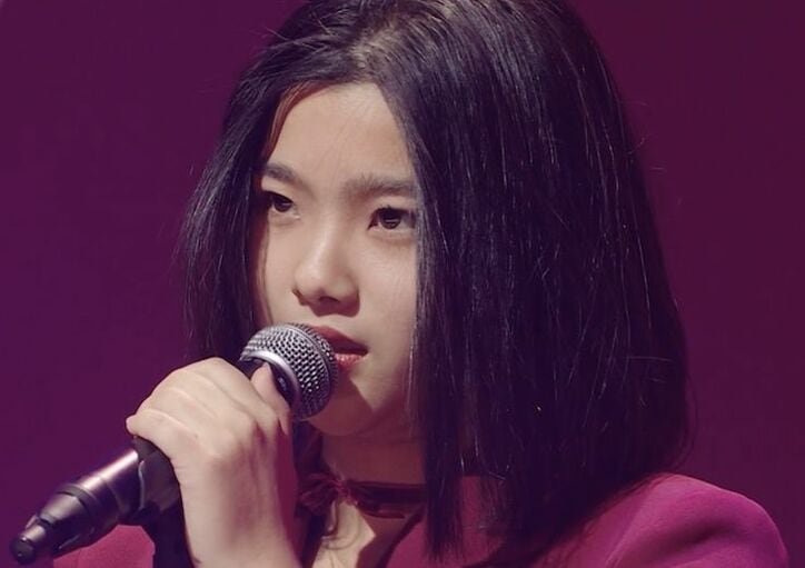 【写真・画像】大阪No.1の高音ボイスを誇る19歳ギャルの情熱的な歌声、へそ出しセクシー衣装で大胆に熱唱　1枚目