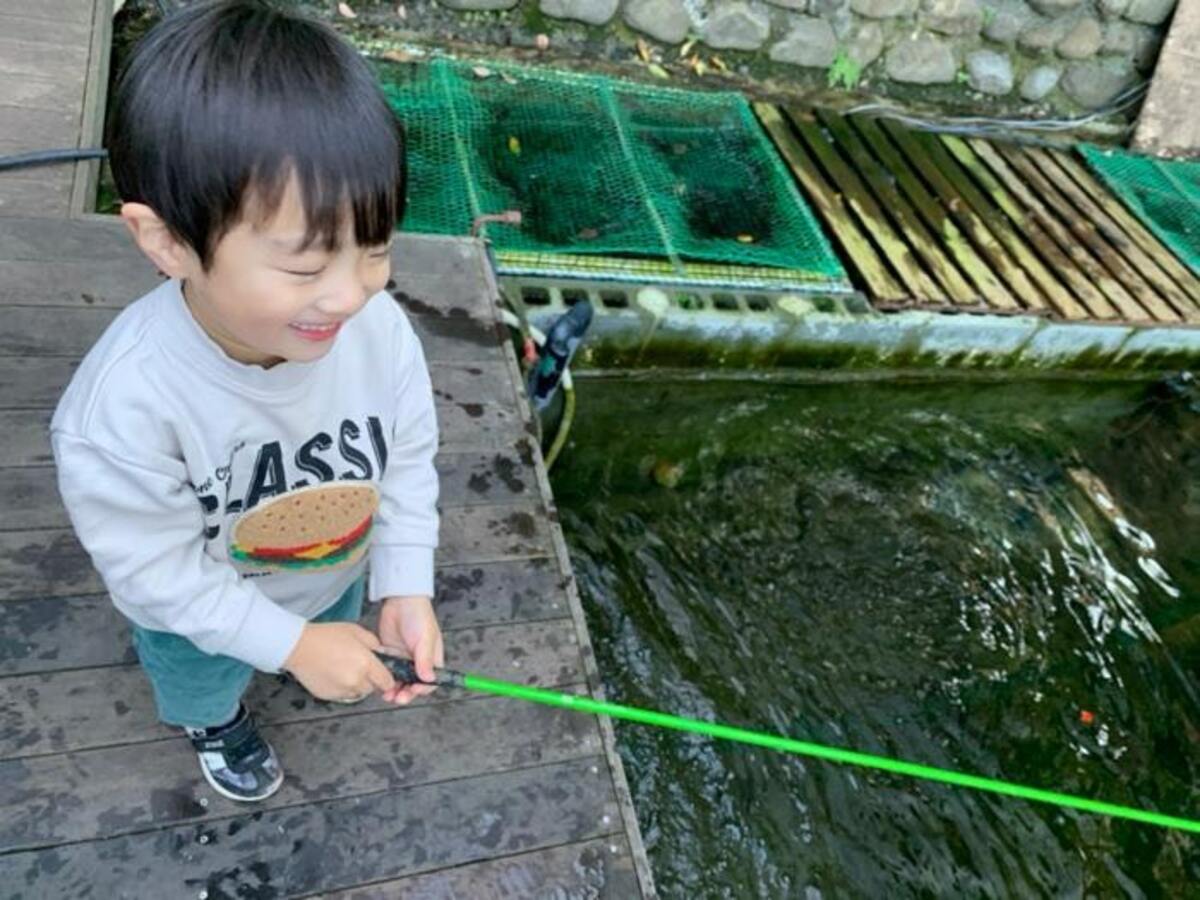 杉浦太陽 親子で釣り堀を満喫 釣りはやっぱり楽しいなぁ 話題 Abema Times