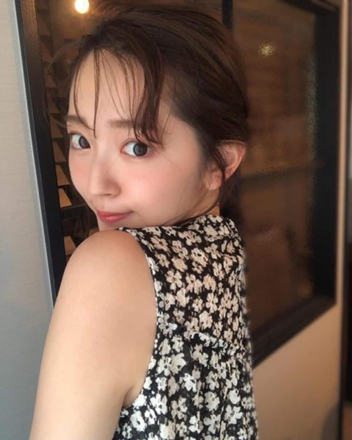 お顔が天才 宇宙で一番可愛い 鈴木愛理 キュートな振り返りショットにファン悶絶 話題 Abema Times