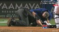 大谷翔平の同僚トラウトの折れたバットが審判の顔面を直撃! 大谷の目の前で試合が一時止まる