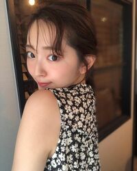 「お顔が天才」「宇宙で一番可愛い！！！」鈴木愛理、キュートな振り返りショットにファン悶絶