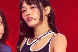 集団でも一際目立つスタイルの良さと存在感！美しすぎる17歳日本人練習、会場を魅了するダイナミックなダンス