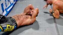 場内騒然！強面レスラーが首を破壊され悶絶KO　狂気の“危険技”に非難殺到「ダメだろ、それ」「脳震盪？」