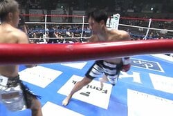 「足すごい角度に」「“欽ちゃん走り”のよう」衝撃ダウンに反響相次ぐ 「人形のように」実況驚愕