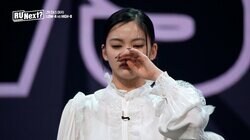 15歳の日本人練習生イロハが号泣！本番ステージでまさかの転倒 ライバル練習生の落としたチョーカーを踏んでしまう