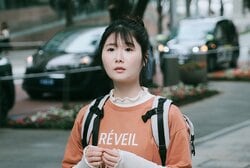 東京に憧れ上京も、激務で心を壊したADは…『透明なわたしたち』が描く残酷すぎる上京物語