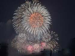 「まじで泣けた」辻希美、出産間近に自宅屋上から花火鑑賞