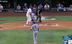 一体、何が起きた？ 佐々木朗希、想定外のハプニング「うわ…」「ヤバいな」 球審が悶絶… 剛速球がモロ直撃「めっちゃ激痛だろ」