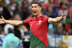 【W杯】C・ロナウド恋人、紙幣デザインの奇抜ドレスに英注目　ファン賛否「これは酷い…」「ゴージャス」