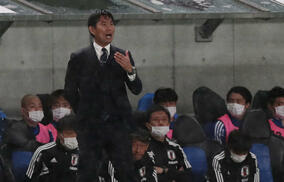 チュニジアに惨敗の日本、森保一監督は「選手たちの責任ではない」とトライを続けた選手たちを評価、課題も浮き彫りに