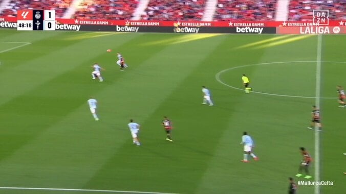 【映像】浅野拓磨、技巧トラップでトリッキー過ぎるヒールパス