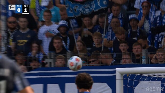 衝撃！ 堂安律の“神業ショット”が「ゴラッソ製造機か」「シュートうますぎ」黄金の左足で移籍後ブンデスリーガ初得点 5枚目