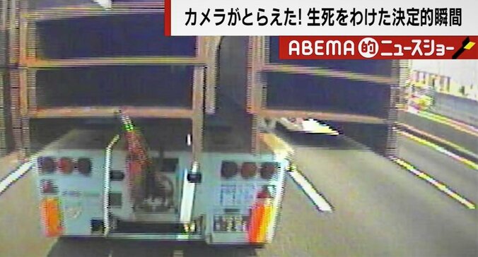 “生死”を分けた10センチ…高速道路の追突事故で鉄骨がフロントガラスを貫通 1枚目