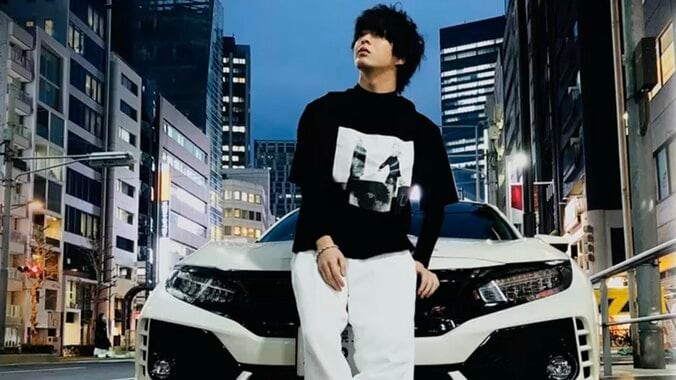 【写真・画像】“ぱーてぃーちゃん”が人気レースの車体に！ 無料で掲出の粋な計らいも「えー！」「そこ！？」映り込んだ光景が話題　1枚目