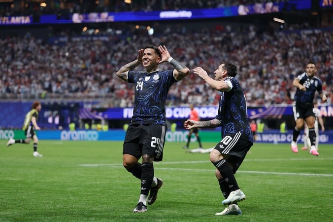 【W杯】王者・アルゼンチン、イングランドに2ー1逆転勝ち！メッシの2アシストで死闘を制して史上3カ国目の連覇に王手 4枚目