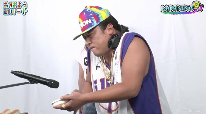 ロバート秋山の新キャラ「モーニングDJ」　“マーガリンと焼き立てトースト”で奏でる変幻自在のビート 3枚目