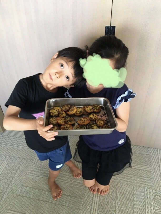 市川海老蔵、息子・勸玄くんが芋けんぴを手作り「器用」「美味しそう！」の声 1枚目