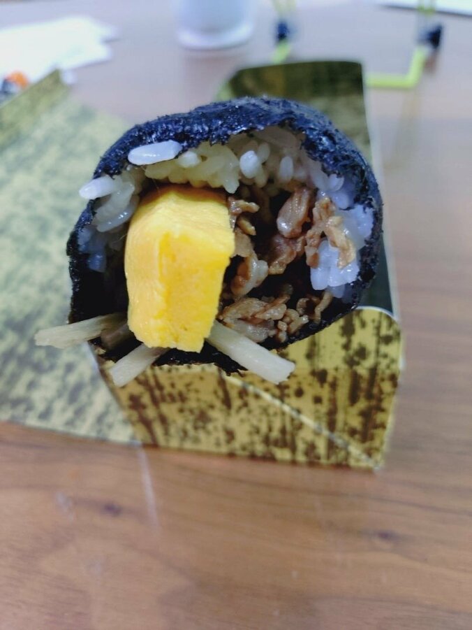 【写真・画像】 山田花子、夫が用意した和牛入りの恵方巻きを公開「超豪華な恵方巻き」 　2枚目