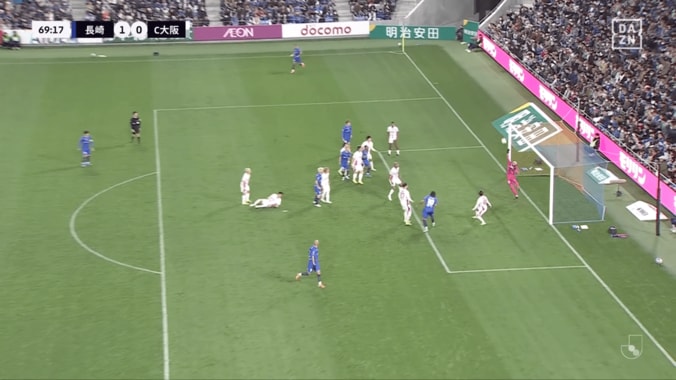 衝撃！元日本代表GKが「怪物すぎる」至近距離弾を“超反応セーブ”「残念そこは中村航輔」「半端ないって」長崎MFも苦笑い 3枚目