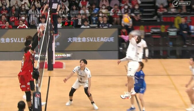 強烈スパイクが弾かれ