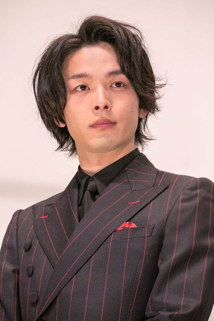 中村倫也、『孤狼の血』狂犬役に「緊張で眠れなかったです…8時間くらいしか（笑）」